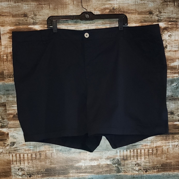 Lane Bryant Pants - 🌟 3 for $15 Deal! 🌟Lane Bryant black shorts 28